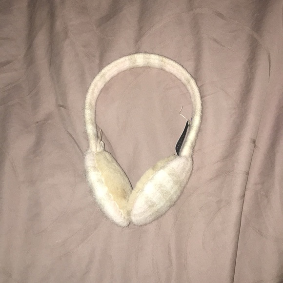 Baby pink Burberry earmuffs - Picture 1 of 3